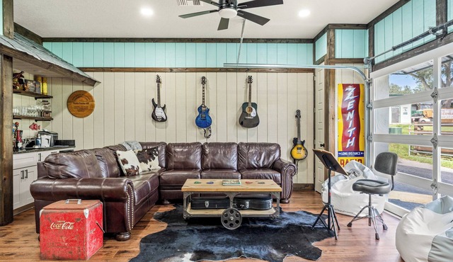 "The Florida Cracker "THE GREEN ROOM" READ our five stars review.