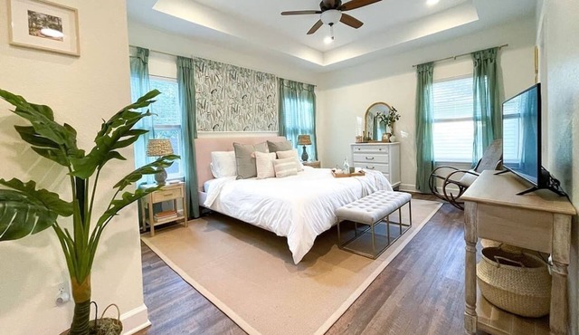 The Floridian. Newly Built Dreamhome, Central