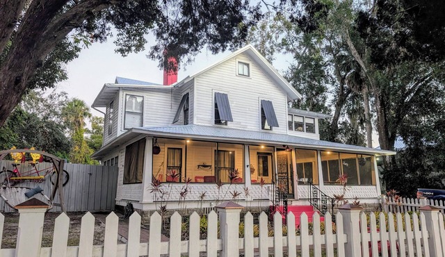 The Flowers House - Downtown Historic Home in the Heart of Mount Dora