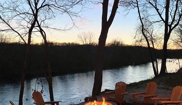 The Floy at High Bank – Charming Elk Riverfront Tiny Cabin in Scenic Noel, MO