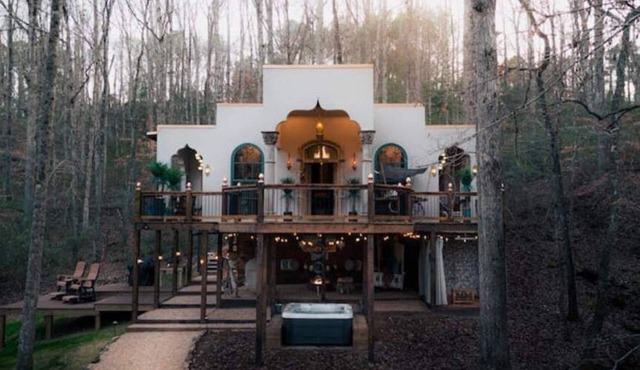 “The Flying Carpet” Moroccan Treehouse