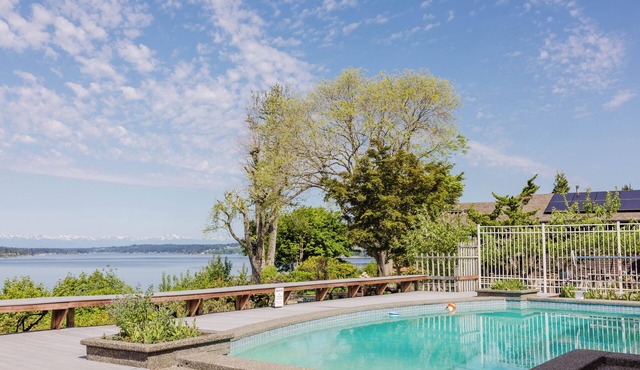 The Folly PLUS, University Place View Home with Pool, Perfect for Celebrations.