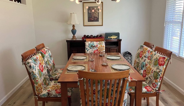 The Foothills Getaway - dog-friendly, fast internet, ample free parking