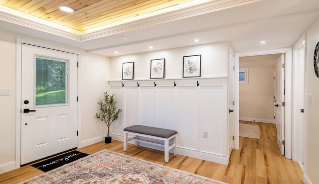 The Forest Escape: a newly renovated basement apartment nestled in the woods