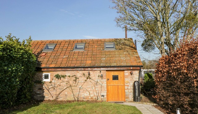 THE FORGE, character holiday cottage, with a garden in Taunton