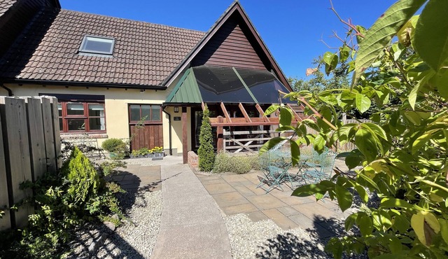 THE FORGE, family friendly, character holiday cottage in Shipham