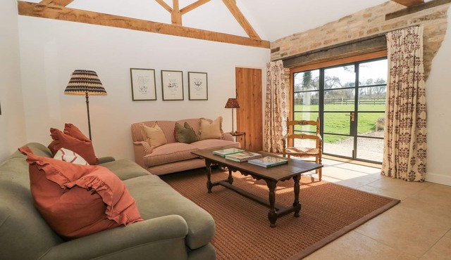 THE FORGE, pet friendly, with a garden in Stow-On-The-Wold