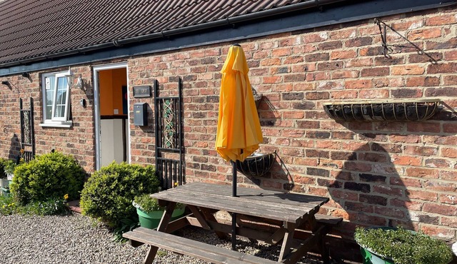 The Forge - Sleeps 6 lounge double bed 2 bedrooms 4 singles 2 showers/kitchen