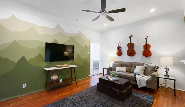 The Forsyth Victorian Gathering House - Sleeps 19!