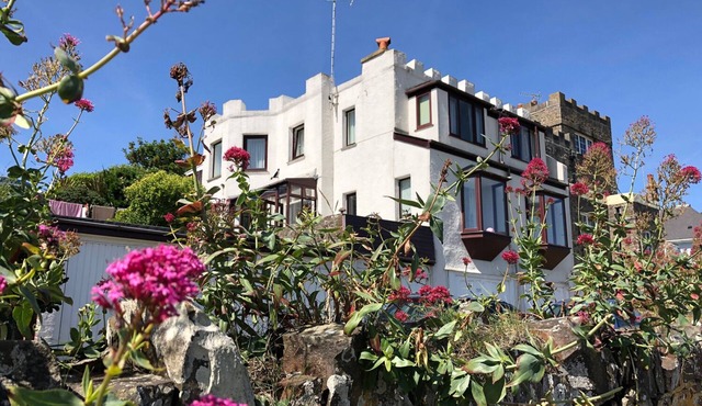 THE FORT, pet friendly, character holiday cottage in Bude