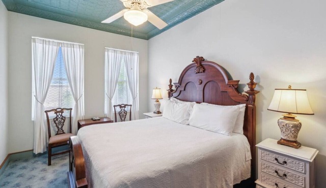 The Fort Worth Room at The Eastland Historic Hotel