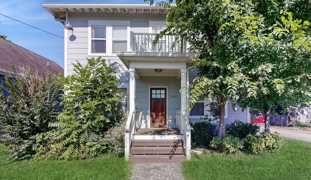 The Foster House | Spacious Modern Haven with Private Yard & Firepit