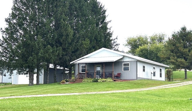 The Fox Den Guesthouse, enjoy beautiful WI countryside yet just 3 miles to I94!