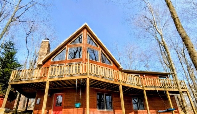 The Fox Den: Perfect Retreat with Double Master Suites, Hot Tub & A/C