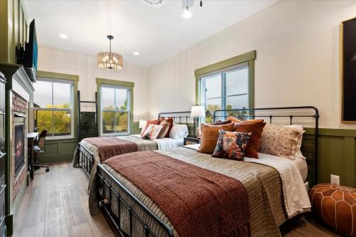 The Fox Room - Newly Built Downtown Midway Loft