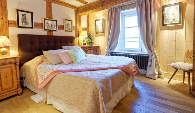 The Fox & the Grapes*, Historical place with stunning view on the vineyard.