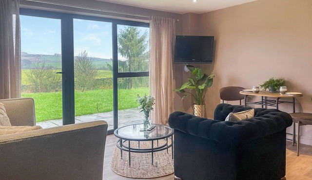 The Foxes Hole - UK49085