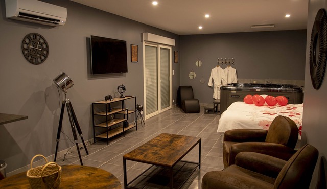 The cozy little nest parenthesis with Jacuzzi