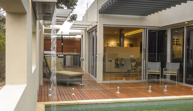 The Frames 'Pastiche' Luxury Retreat overlooking River Murray private Pool, Spa