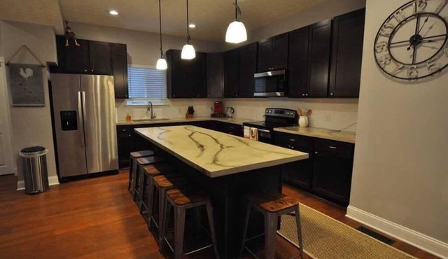 The Franklinton Farmhouse- 4 Bedrooms