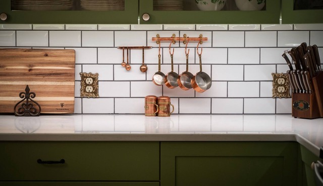 The French Farmhouse at Midtown Manor - Hot Tub!