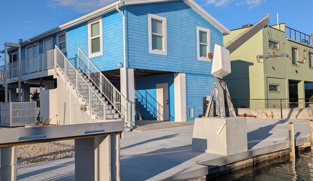 The Friendly Pelicann2-BDR 2-BATH on a canal w/AC in Big Pine Key