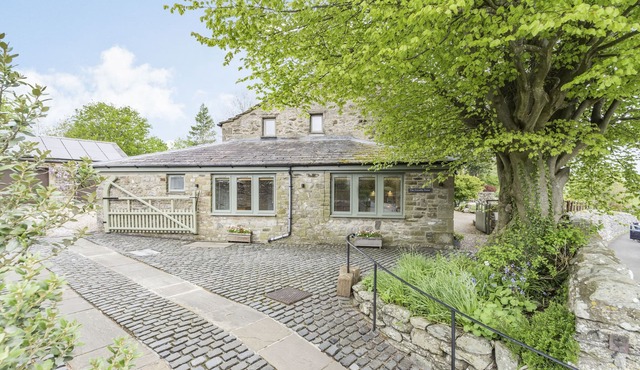 THE FRIENDLY ROOM, luxury holiday cottage in Austwick