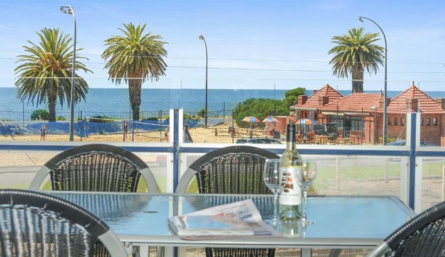 The Frontage Resort-Style Apartment