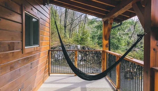 The Frontenac: A Lakeside Cabin Retreat with Sauna