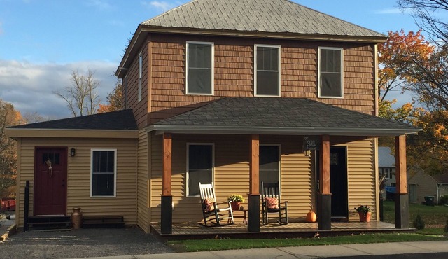 The Fuller House - 15 Mins from Colgate