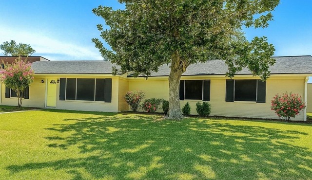 The Fun House! with Master Suite and open common areas 4BR/2BA