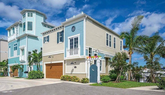 The Funky Fish Shack - Marina View with Boat Slip