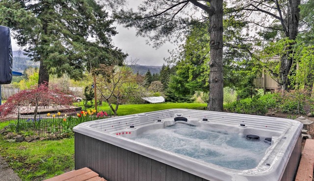 ‘The Fusion’ Retreat on 4 Acres: Hike On-Site!