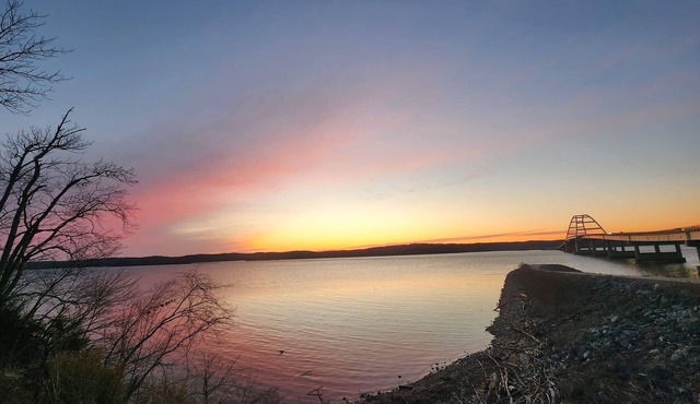 The Fuzziesquirel1 2 bdrm, Boat Parking, Near LBL Lakes & Beach