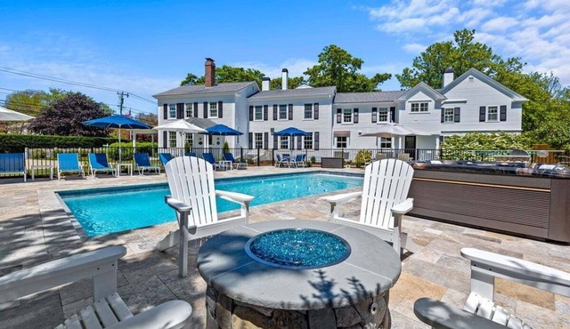 The Gables: 364-C Chatham Resort Style Estate with Heated Pool, Close to Everything