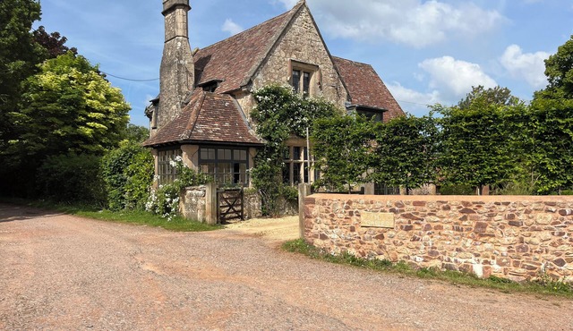 THE GABLES, pet friendly, character holiday cottage in Nether Stowey