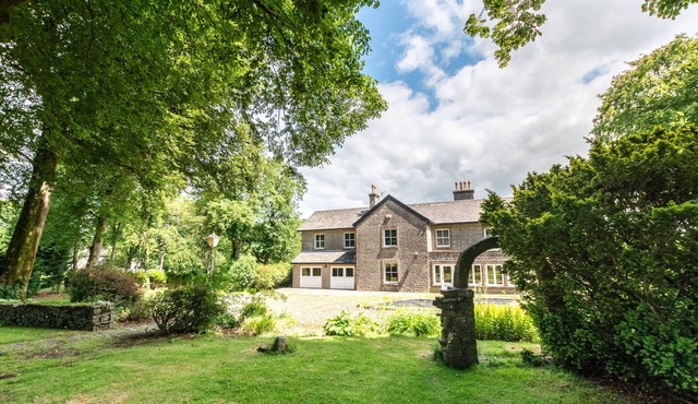 The Gables - Seven Bedroom House, Sleeps 16