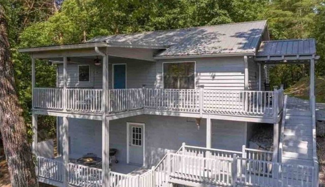 The Galaxy Getaway - Talking Rock Creek Resort