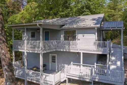 The Galaxy Getaway - Talking Rock Creek Resort