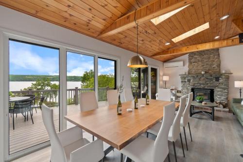 The Gallagher House - Speakeasy Firepit Lakeview