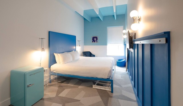 The Gallatin 215, Colorful Boutique Hotel