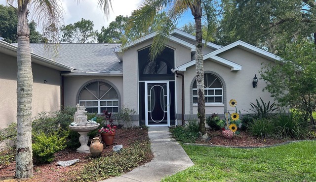 The Gallery 4-bedroom house in amazing Homosassa with AC, WiFi. Enjoy your stay.