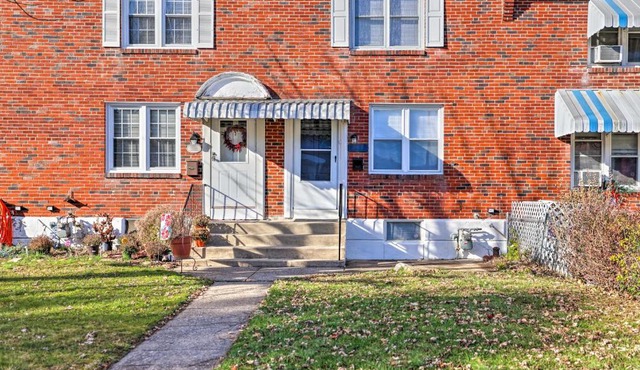 The Gallery, an Allentown Retreat with Views!