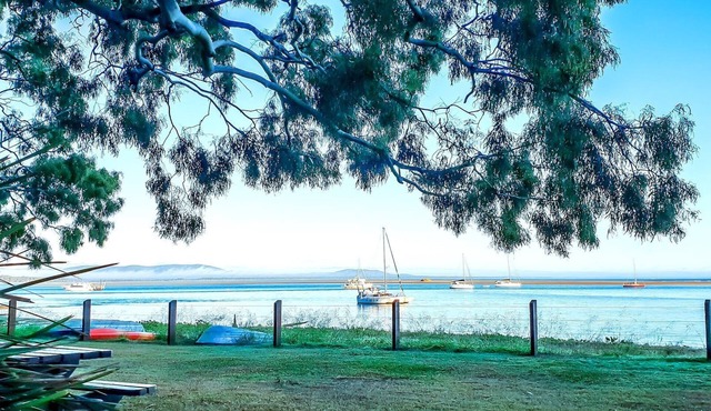 The Gallery 1770 waterfront - directly across from a calm water beach, pet welcome