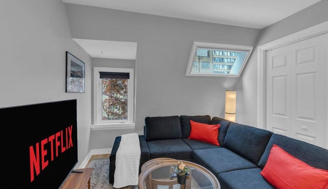 The Gallery - Designer 3BR - Downtown