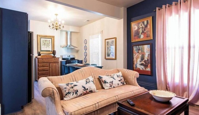 The Gallery Loft - Walk & Dine!