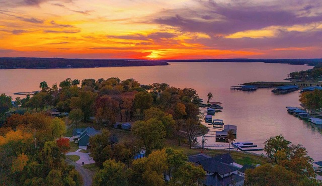 The Gallery of Monkey Island [ WITH 28x14 BOAT SLIP]