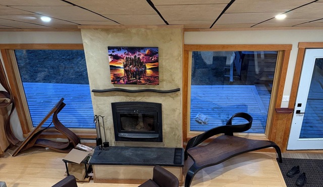 The Gallery/Spa House in picturesque Oceanside community