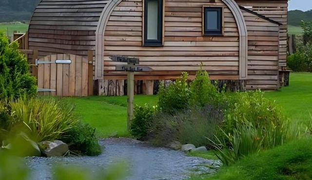 The Galloway Steading-The Hedgehogs Hideout Family cabin with Hot Tub