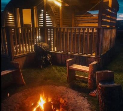 The Galloway Steading -The Hedgehog's Hideout family cabin with Hot Tub and Fire Pit